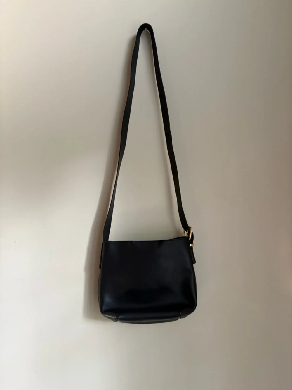 Madewell Black Leather Essential Bucket Tote  ( 9x7) EUC - Picture 2 of 4